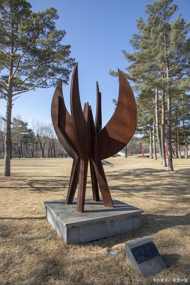 百色锈钢板雕塑